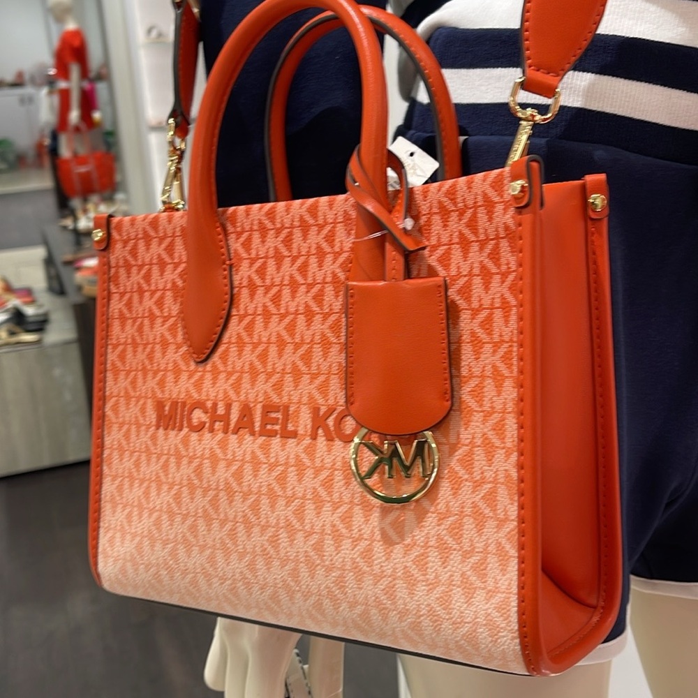 Michael Kors Mirella Small Ombré Signature Logo Crossbody XBODY Shopper Bag
NWt - Picture 14 of 16